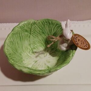 Gorgeous! Arlington Designs ⚜️Green Leaf Bowl with White Rabbit Accent 🥬🐇🥬🐰